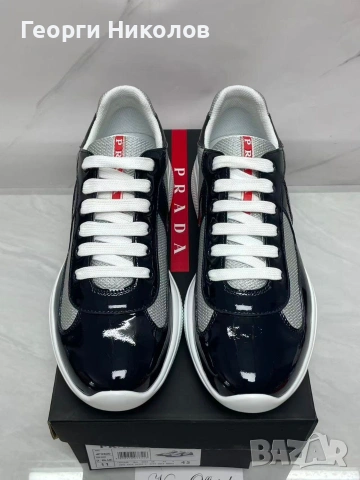 Маратонки и шапка на Прада