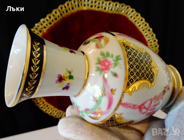 Порцеланова ваза злато,рози,кобалт,лавров венец,печат. , снимка 5 - Вази - 52171782