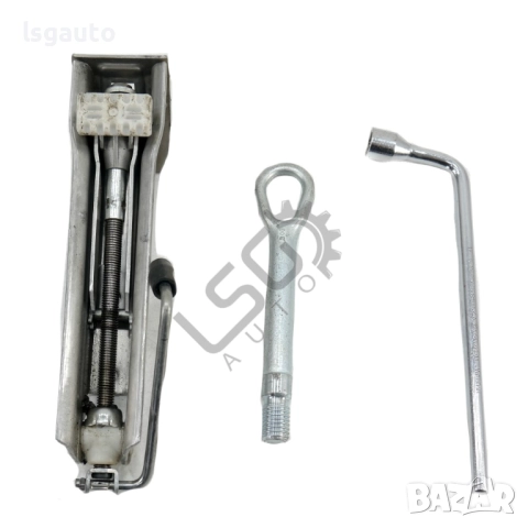 Комплект крик, ключ и кука за теглене Mercedes-Benz C-Class 204 (W/S/C) 2007-2014 ID: 151595, снимка 2 - Части - 51976318