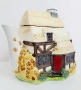 	Ръчно рисуван фин керамичен чайник Annie Row, „The Village Autumn Cottage“, снимка 2