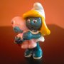 Колекционерска фигурка Schleich Smurfette with Baby Peyo 1984 20192, снимка 1 - Колекции - 42903555