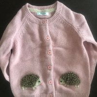 Детска жилетка с бродирани таралежи , снимка 1 - Детски пуловери и жилетки - 30749216