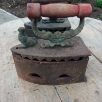 Стара ютия на въглища, снимка 2 - Антикварни и старинни предмети - 40404719