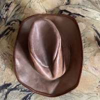 Каубойска шапка, почти нова, дебела кожа с щеммпел Pony, ръчна изработка. , снимка 5 - Други - 44699630