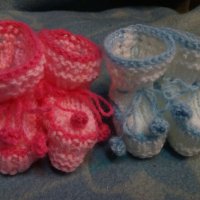 Ръчно плетиво, снимка 3 - Бебешки чорапи - 32020459