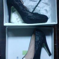 Нови черни обувки на ток с дантела, снимка 1 - Дамски обувки на ток - 33993470