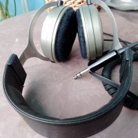 Univetsum - слушалки, снимка 1 - Слушалки и портативни колонки - 42124095