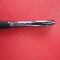 Страхотен химикал химикалка Uni Ball Signo, снимка 6 - Ученически пособия, канцеларски материали - 44733515
