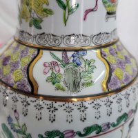 Ръчно рисувана азиатска ваза, произведена в Макао., снимка 4 - Антикварни и старинни предмети - 38100432