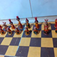 Руски дървен шах с ръчно изработени фигури матрьошки, снимка 2 - Антикварни и старинни предмети - 44263249