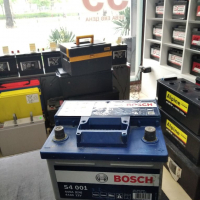Акумулатор Bosch 44ah, снимка 1 - Аксесоари и консумативи - 36527470