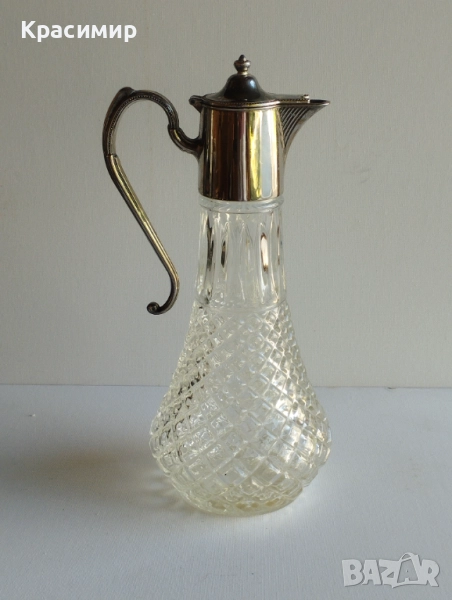 Винтидж стъклена кана с метална посребрена горна част. , снимка 1