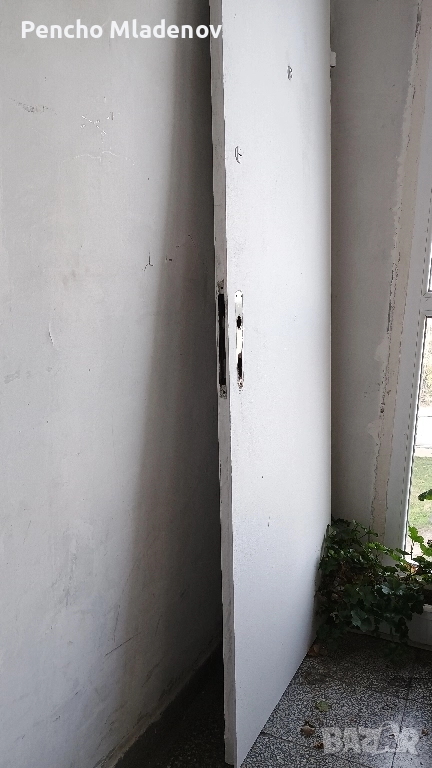 Продавам входна врата от Апартамент жк Света Троица София , снимка 1