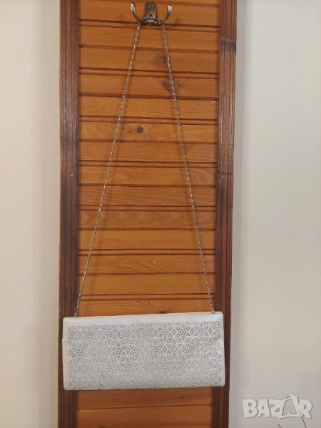 Елегантна бежова кожена чанта с блестящ мотив, снимка 1