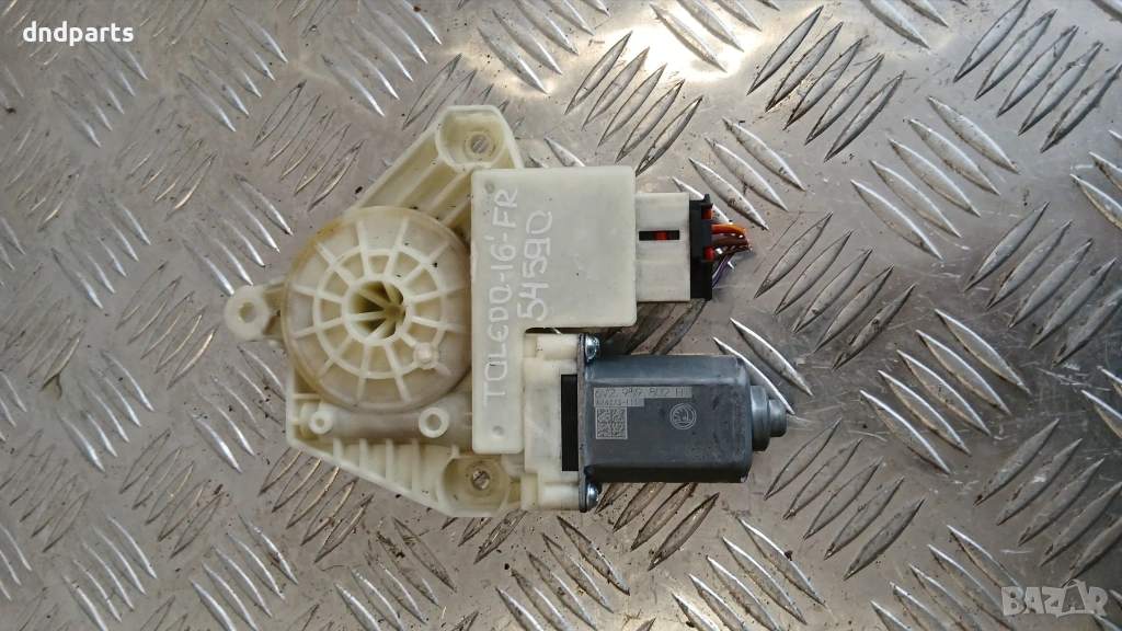 Моторче стъклоповдигач Seat Toledo 2016г.(Преден десен) 6V2959802B A74373-111 , снимка 1