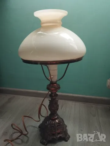 Ретро настолна лампа