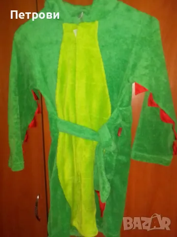 Домашен топъл халат Динозавър, снимка 2 - Хавлии и халати - 47421265