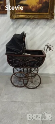 Старинна количка за кукли