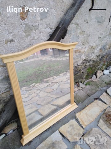 Продавам рамка на огледало за стена, снимка 1 - Огледала - 31632359