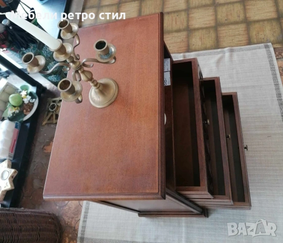 Изключително красиво и стилно шкафче от масивно дърво с фина декоративна резба. , снимка 2 - Декорация за дома - 54203440