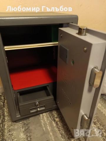 Огнеупорен сейф, снимка 4 - Сейфове и каси - 54245603