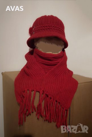 Нов комплект червена шапка и шал Вълна + помпони норка, снимка 3 - Шапки - 31045897