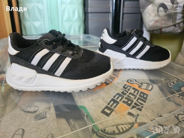 детски adidas маратонки 22номер , снимка 2 - Детски маратонки - 51730720