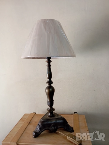 Винтидж настолна лампа