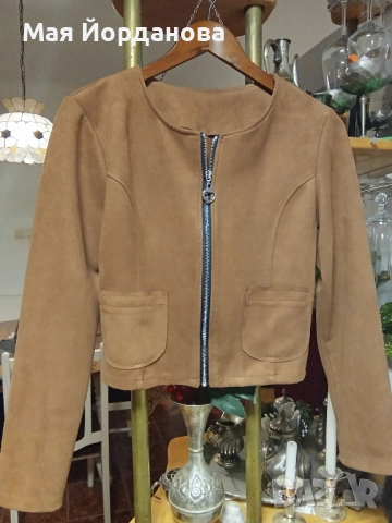 Елегантно, късо яке, набук, номер М, цена 15 лв.