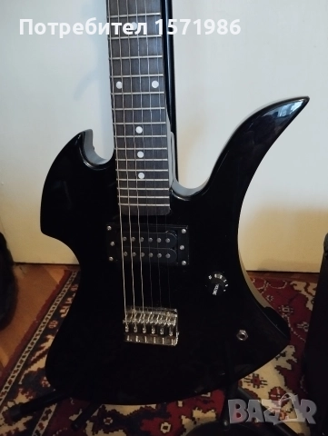 Детско юношеска електрическа китара с кубе, кабел, калъф,колан, тунер и слушалки , снимка 3 - Китари - 52792871