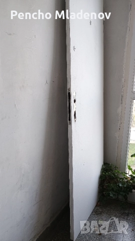 Продавам входна врата от Апартамент жк Света Троица София 