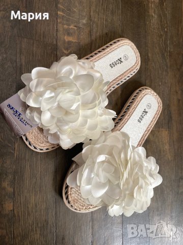 Нови бели плажни чехли с цветя, снимка 1