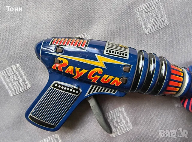 Тенекиена играчка, Лъчев пистолет, "Космически пистолет"JAPON Ray Gun, снимка 4 - Колекции - 50297350