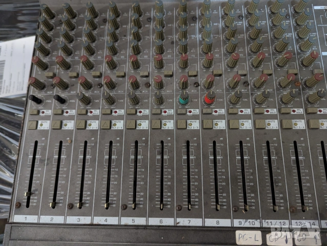 Behringer Eurorack MX2004 без захранване, снимка 3 - Други - 49024601