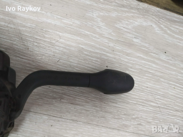 Лостче мигачи и бутон аварийни , VW Golf ,Vento , Passat, снимка 3 - Части - 51484177