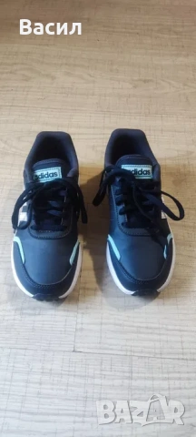 Детски маратонки Adidas размер 30 1/2, снимка 2 - Детски маратонки - 54308374