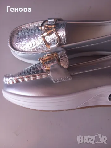Дамски сребристи мокасини номер 36