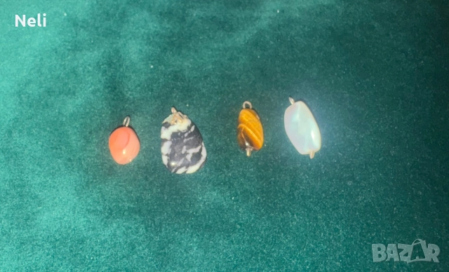 Медальони с полускъпоценни камъни