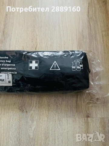 Оригинален комплект аптечка, триъгълник и жилетки, снимка 3 - Аксесоари и консумативи - 52395379