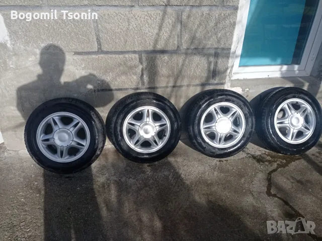 Продавам алуминиеви джанти с гуми