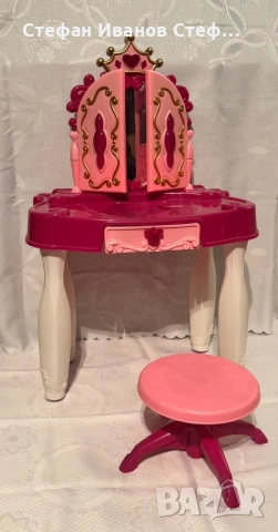 Детска тоалетка с огледало и столче, снимка 2 - Играчки за стая - 54231363