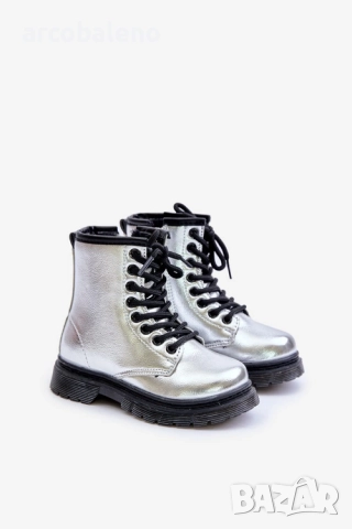 Детски сребърни изолирани лачени боти до глезена с цип Novita