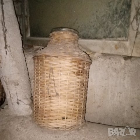 От мазето на баба дамаджани, буркани и др.