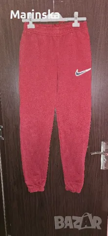 Nike долнище, снимка 1 - Спортни дрехи, екипи - 48352102