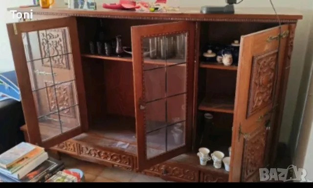 скрин бюфет витрина шкаф дърворезба масив, снимка 2 - Шкафове - 56235695