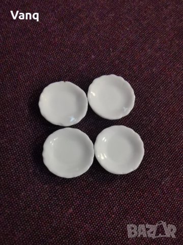 Комплект 4 броя кврмаични чинийки за малки кукли или тип барби, снимка 1 - Кукли - 34327122
