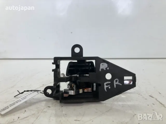 Предна дясна вътрешна дръжка  Toyota Avensis Verso 2.0 D 116hp 1CD, снимка 2 - Части - 47422650