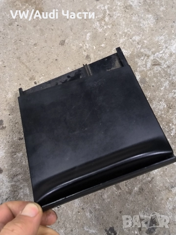 Пепелник за Голф 4 Бора VW Golf 4 Bora 1J0857961C, снимка 2 - Части - 52818600