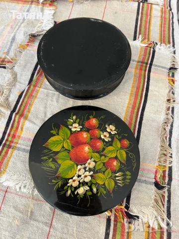 Руска ръчно рисувана метална кутия за бижута, снимка 2 - Други ценни предмети - 52592154