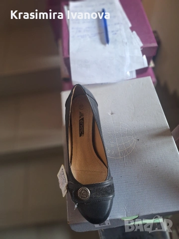 нови обувки Мегияс с платформа 